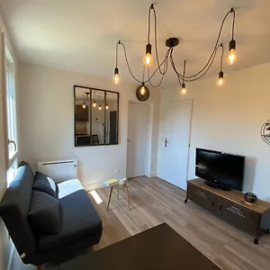 https://au-3-rue-manhes.midi-pyreneeshotels.com